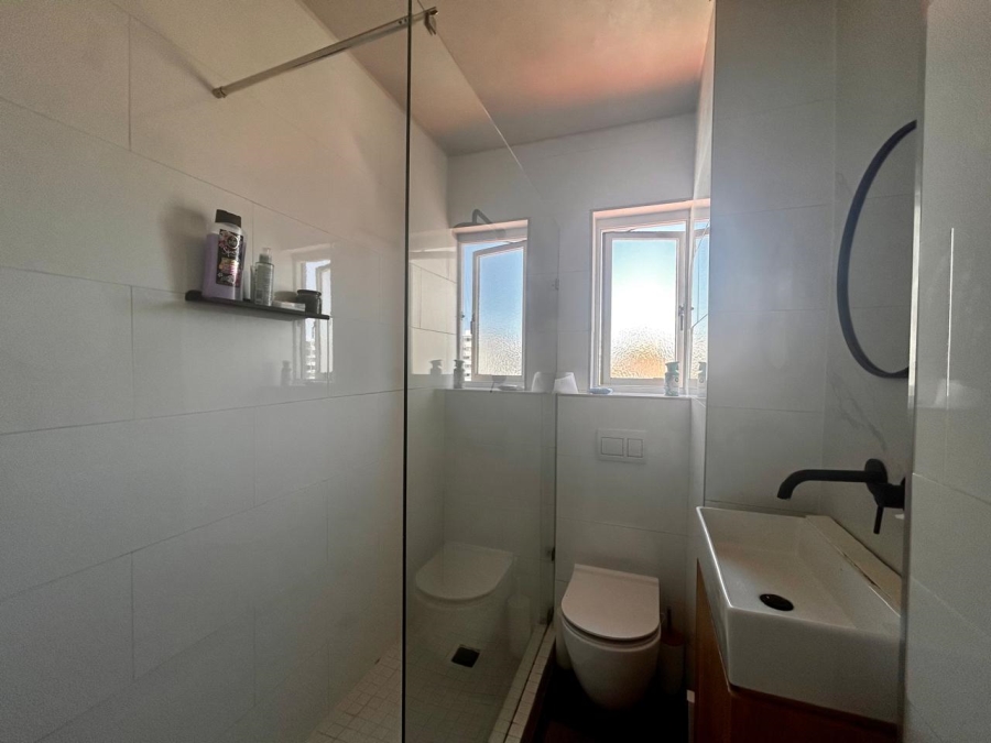 To Let 1 Bedroom Property for Rent in Sea Point Western Cape